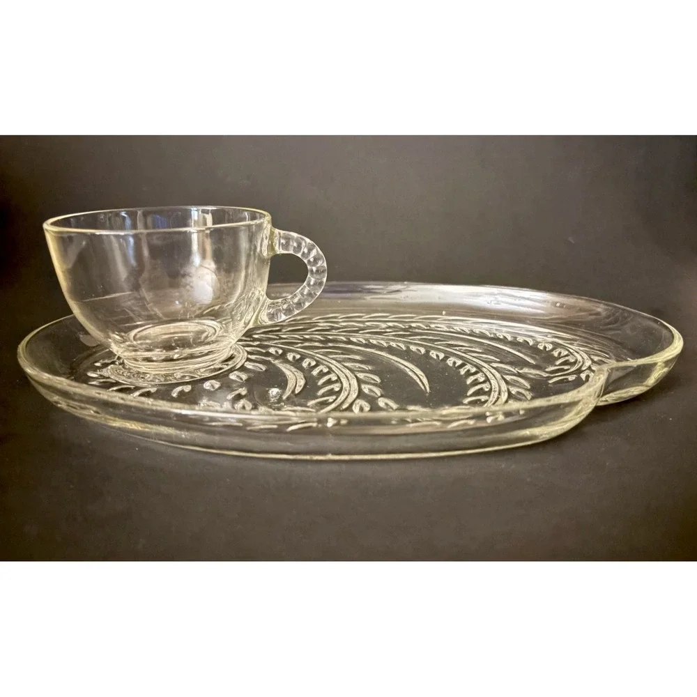 Vintage Federal Glass Hospitality Snack Set 4 Plates 4 Cups In Original Gray Box